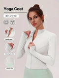 Jaqueta esportiva feminina de manga comprida, modelo slim fit, com gola alta, ideal para treino e corrida. Recomendado para celebridades da internet.