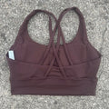 Top esportivo feminino de cor sólida com costas cruzadas macias, ideal para fitness, ioga e outras atividades físicas. Reforço de alta resistência e à prova de choque. Possui bojo para os seios.