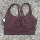 Top esportivo feminino de cor sólida com costas cruzadas macias, ideal para fitness, ioga e outras atividades físicas. Reforço de alta resistência e à prova de choque. Possui bojo para os seios.